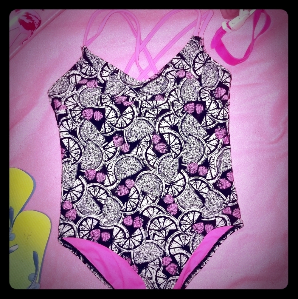 Breaking Waves White Black and Pink one piece 🩱